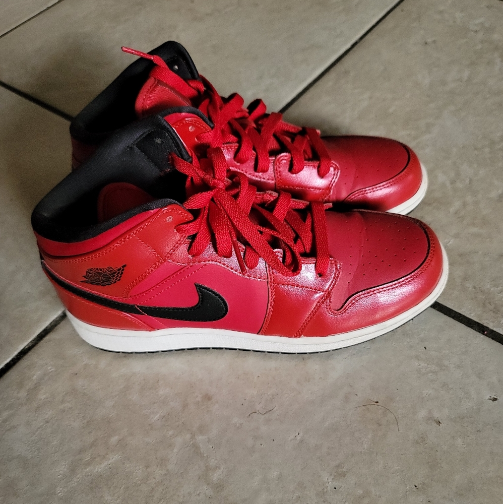 Size 7y Jordan 1